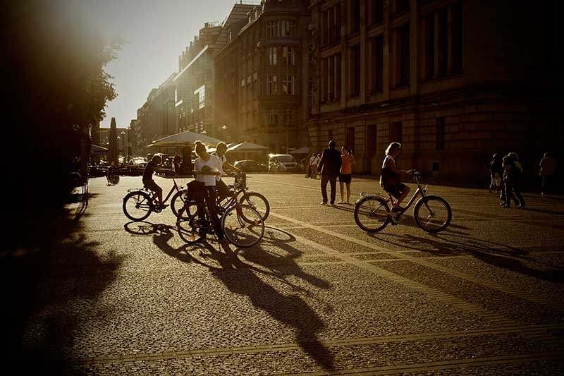 mujeres en bicicleta