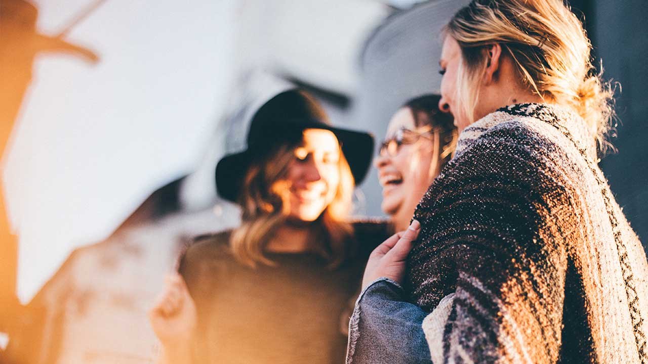 Mujeres celebrando una swap party